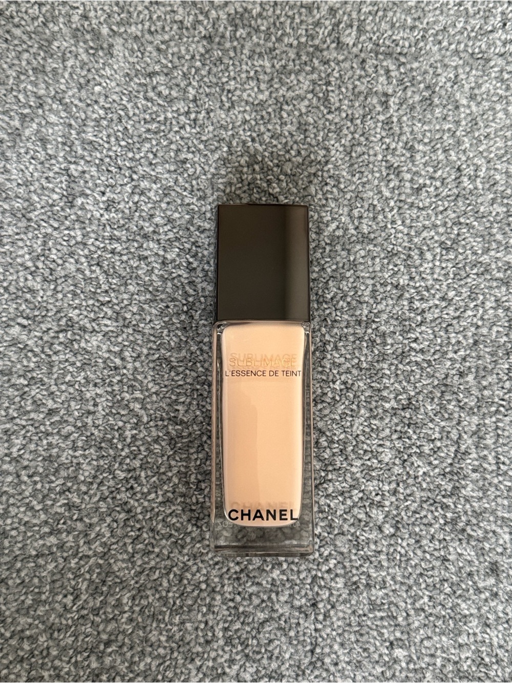 CHANEL Sublimage L'Essence de Teint Foundation - Beige